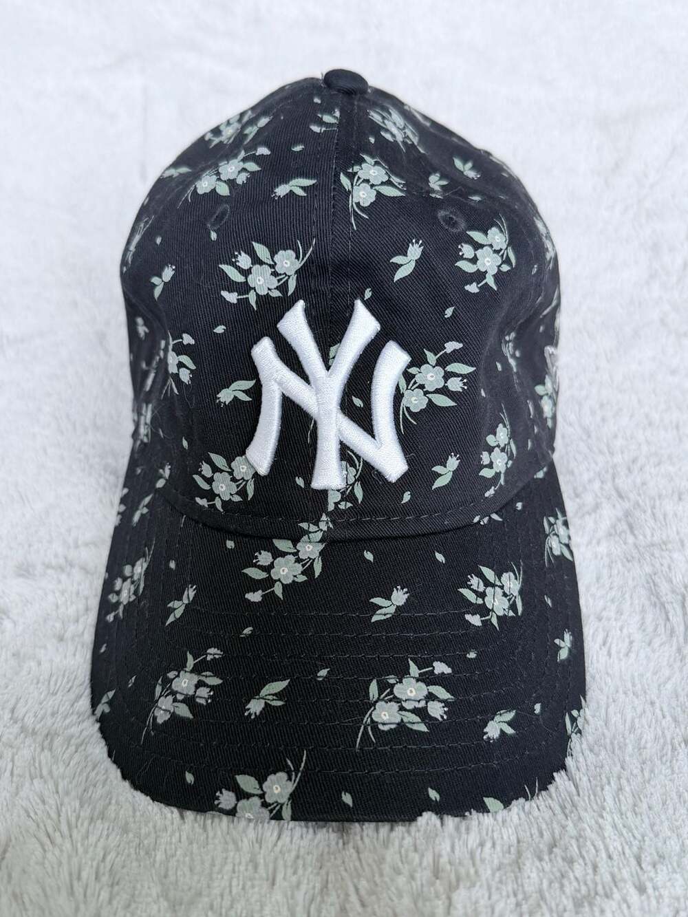 New Era Women's New York Yankees 9TWENTY Floral Adjustable Hat